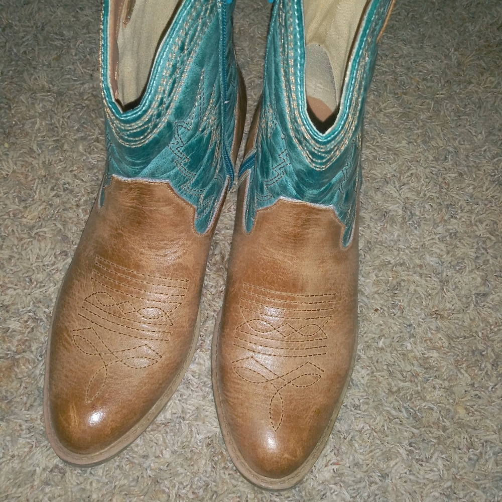 Women's cowboy booties!!
